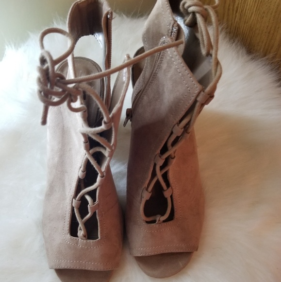 Shoes - Chunky Heel lace up Heels